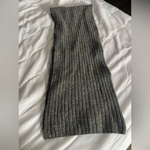 Gray Ribbed Knit Scarf